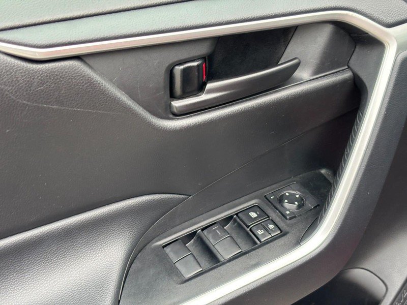 Used 2025 Toyota RAV4 LE AWD/4WD image 18