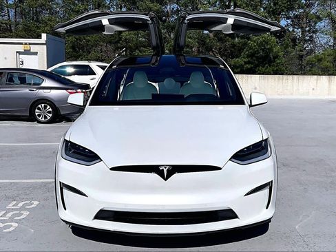 Used 2022 Tesla Model X image 29