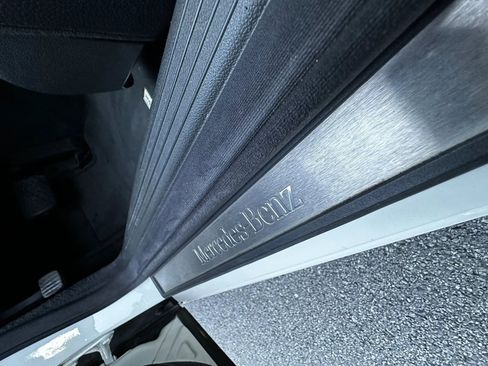 Used 2005 Mercedes-Benz E 320 Sedan image 44