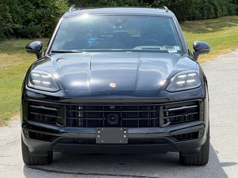 Certified 2025 Porsche Cayenne AWD/4WD image 6