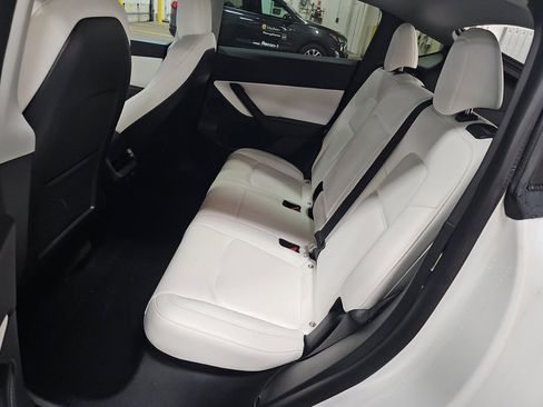 Used 2021 Tesla Model Y Long Range AWD/4WD image 8
