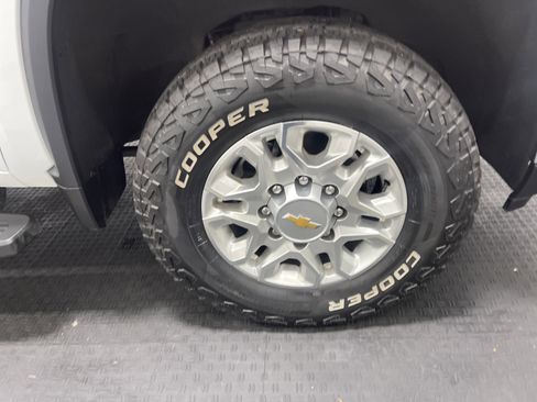 Used 2024 Chevrolet Silverado 2500 LT image 27