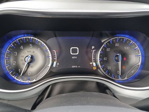 Used 2025 Chrysler Pacifica Limited image 27