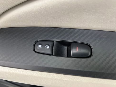 Used 2024 Nissan Altima 2.5 SV FWD image 21