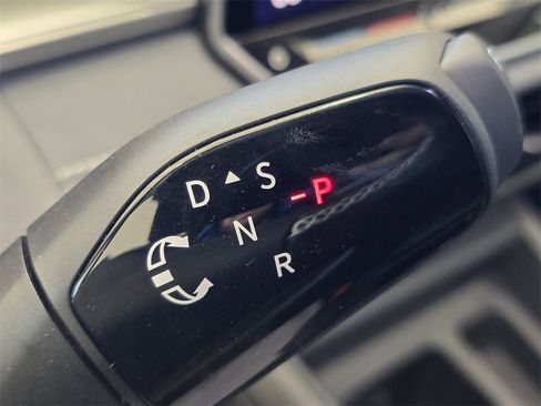 New 2025 Volkswagen Tiguan SE image 15