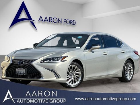 Used 2019 Lexus ES 300h w/ Accessory Package 2 image 1
