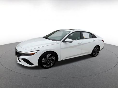 Used 2025 Hyundai Elantra SEL image 8