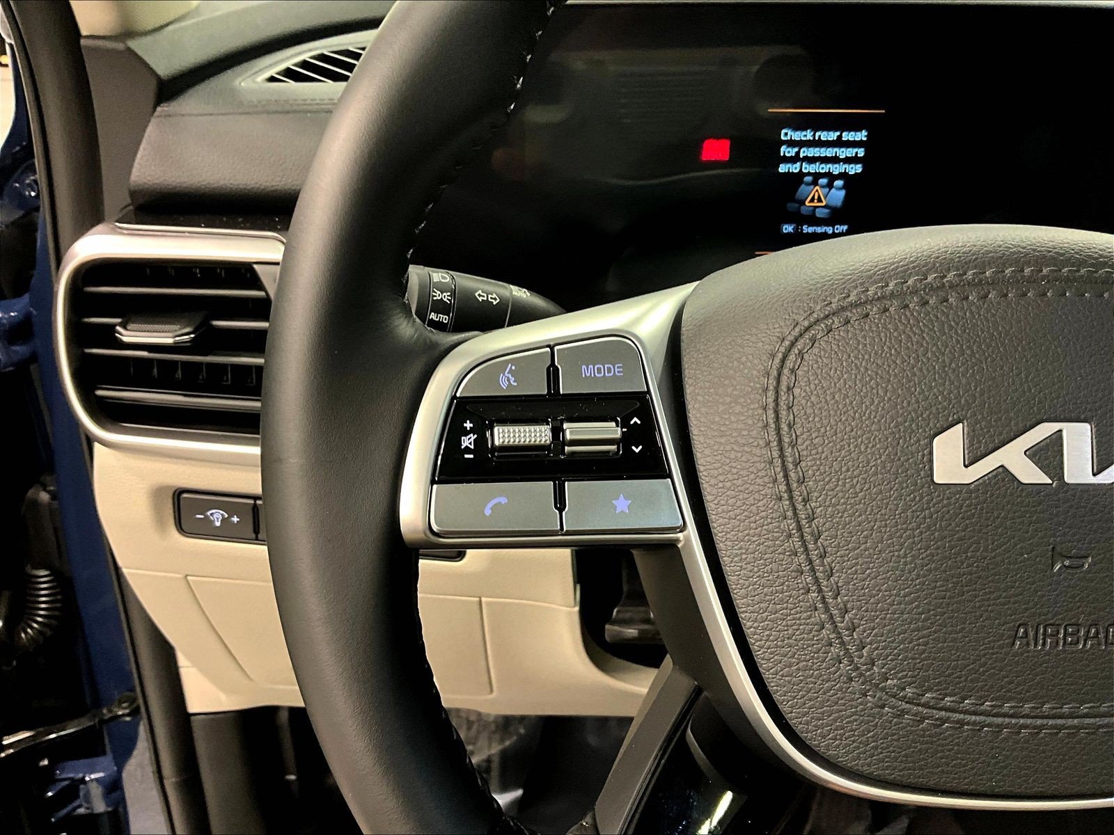 Used 2025 Kia Telluride S FWD image 11