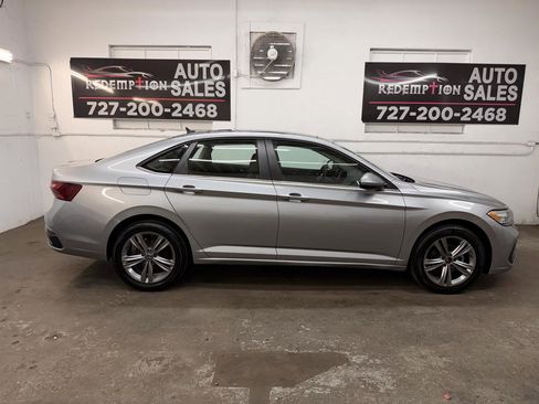 Used 2023 Volkswagen Jetta SE w/ Panoramic Sunroof Package FWD image 6