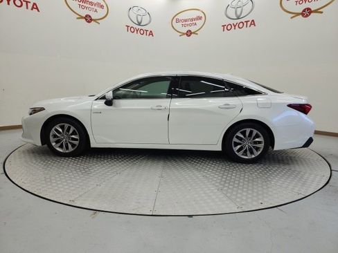 Used 2021 Toyota Avalon XLE w/ Moonroof Package image 5