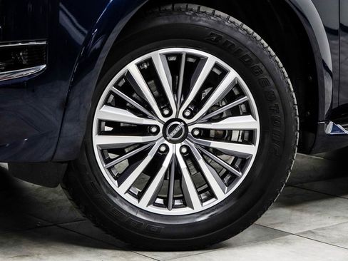 Used 2023 Nissan Armada SL w/ Captain's Chairs Package image 3