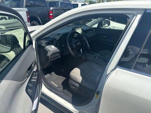 Used 2021 Toyota Venza LE AWD/4WD image 5