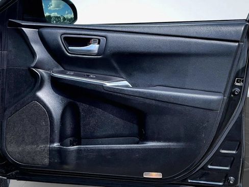 Used 2016 Toyota Camry SE FWD image 27