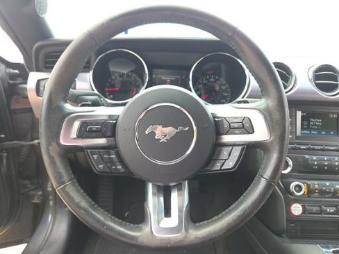 Used 2017 Ford Mustang GT RWD image 7