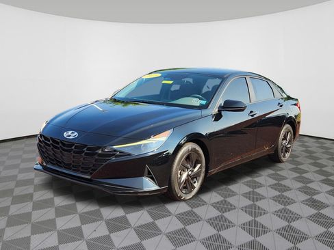 Certified 2023 Hyundai Elantra SEL FWD image 2