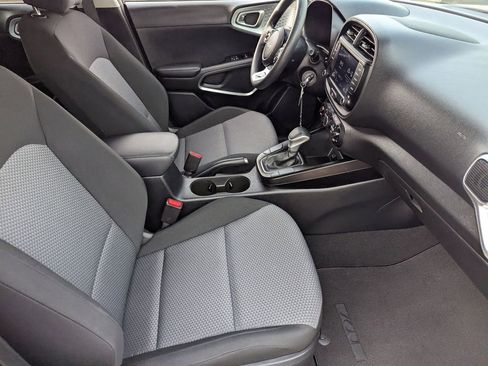 Used 2022 Kia Soul LX w/ Technology Package image 12