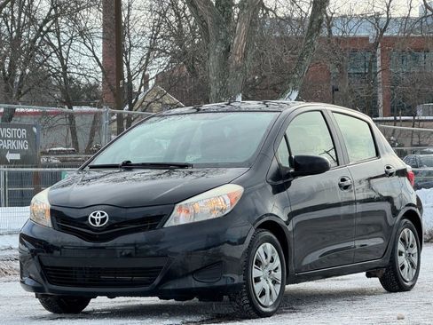 Used 2012 Toyota Yaris LE image 2