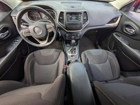 Used 2016 Jeep Cherokee Latitude w/ Cold Weather Group image 10