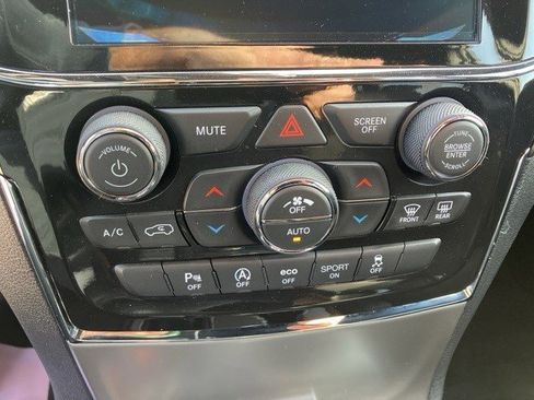 Certified 2022 Jeep Grand Cherokee Laredo X image 18