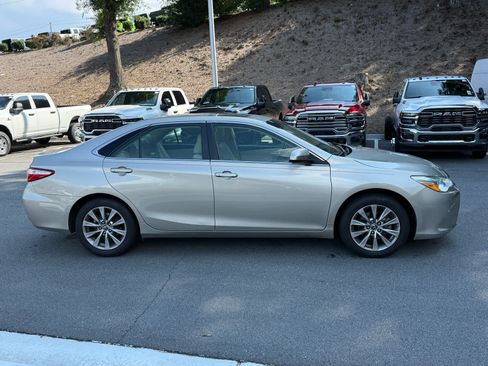 Used 2016 Toyota Camry XLE w/ Moonroof Package FWD image 6