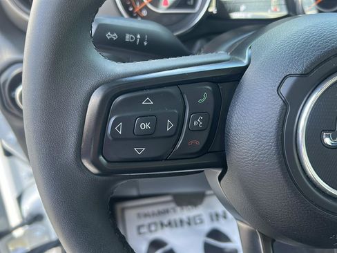 Used 2023 Jeep Gladiator Sport AWD/4WD image 15