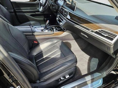 Used 2018 BMW 740e xDrive AWD/4WD image 22