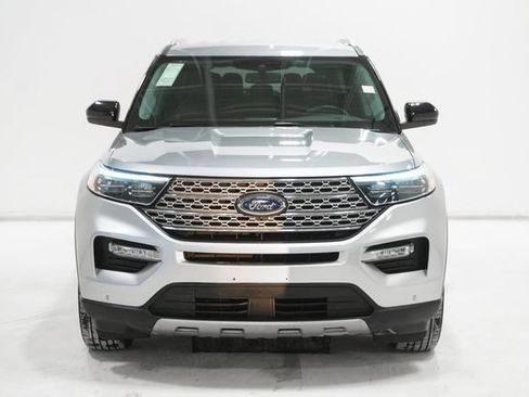 Used 2024 Ford Explorer Limited AWD/4WD image 3