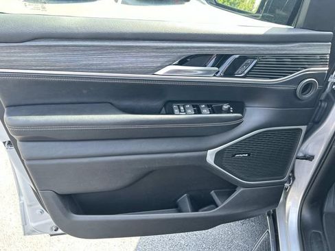 Used 2024 Jeep Wagoneer L Series II w/ Flexible Seating Group AWD/4WD image 23