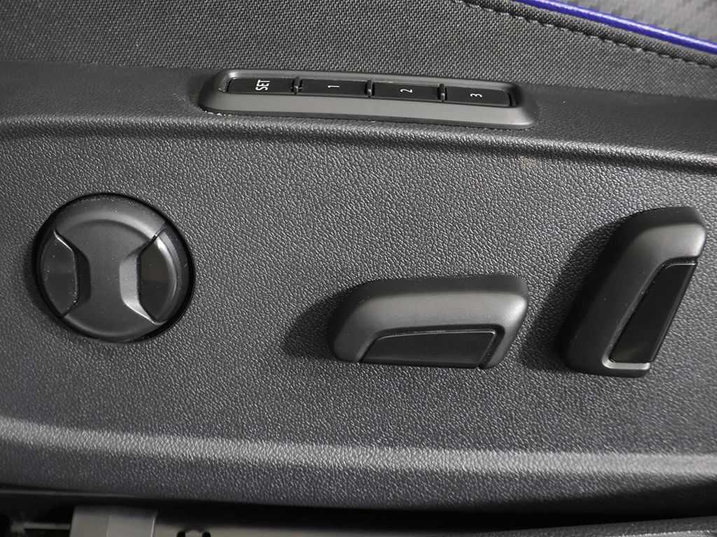 Used 2024 Volkswagen Golf R AWD/4WD image 36