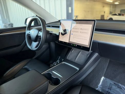 Used 2022 Tesla Model Y Performance AWD/4WD image 19