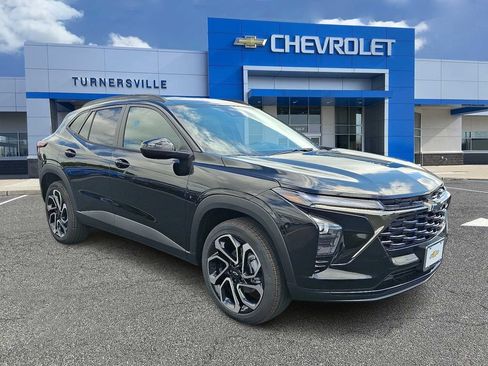 New 2026 Chevrolet Trax RS w/ Sunroof Package FWD image 2