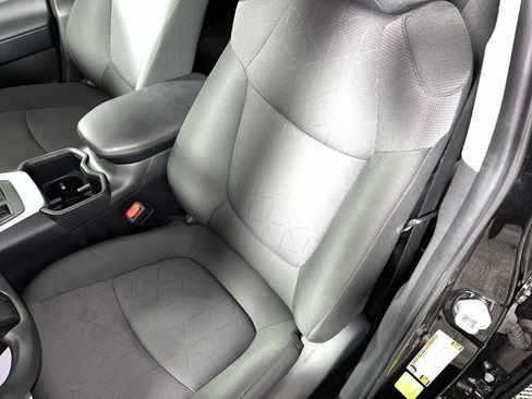 Used 2025 Toyota RAV4 XLE FWD image 15