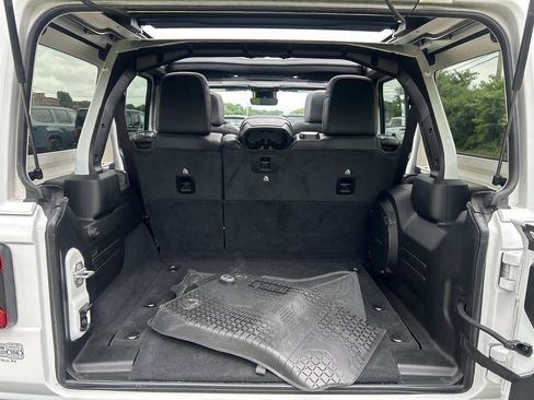 Used 2025 Jeep Wrangler Unlimited Rubicon w/ Safety Group AWD/4WD image 11