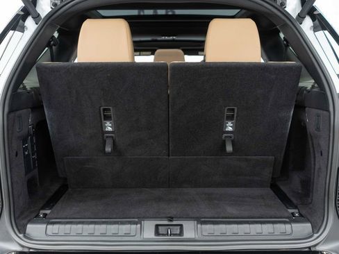 Used 2024 Land Rover Discovery Dynamic SE image 19