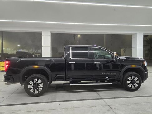 Used 2024 GMC Sierra 2500 Denali w/ Denali Reserve Package image 10