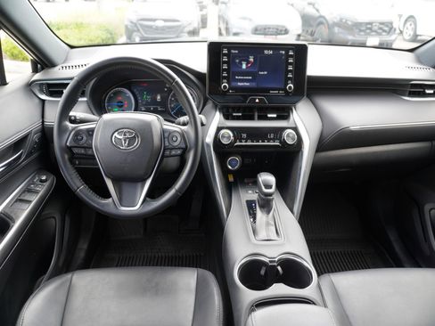 Used 2022 Toyota Venza XLE AWD/4WD image 2
