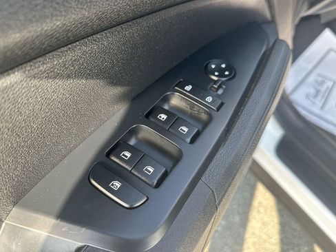 Used 2025 Kia Sportage LX FWD image 15