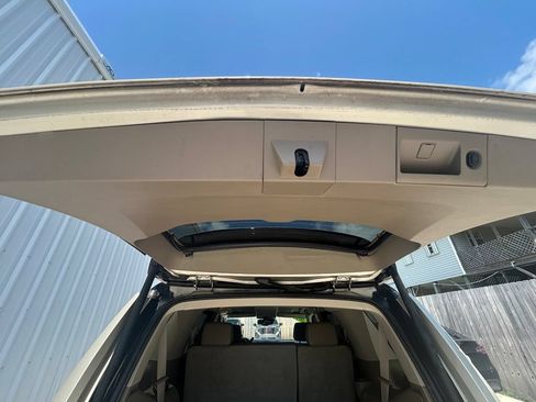 Used 2016 Chevrolet Tahoe LT RWD image 17