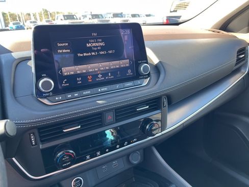 Used 2023 Nissan Rogue SV image 21