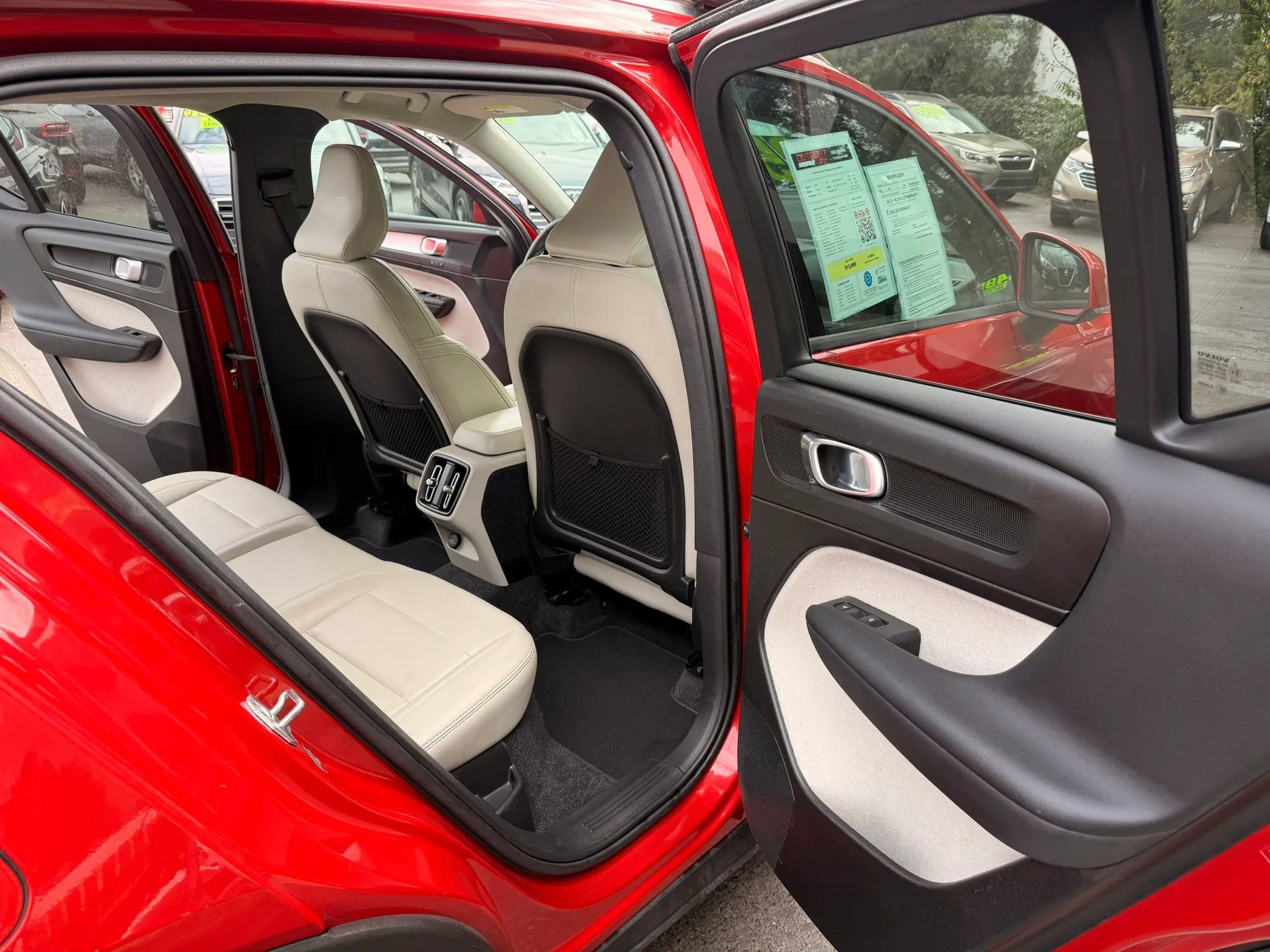 Used 2019 Volvo XC40 T4 Momentum FWD image 13