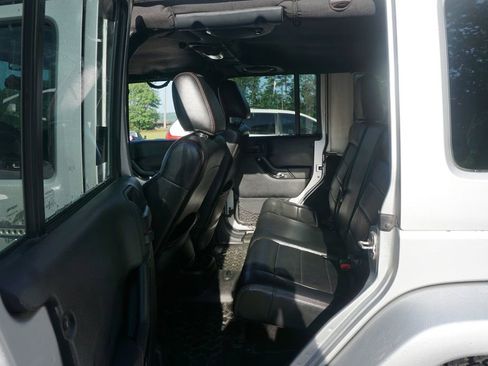 Used 2012 Jeep Wrangler Unlimited Sahara AWD/4WD image 11