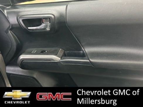 Used 2017 Toyota Tacoma TRD Off-Road w/ Premium & Technology Package image 29