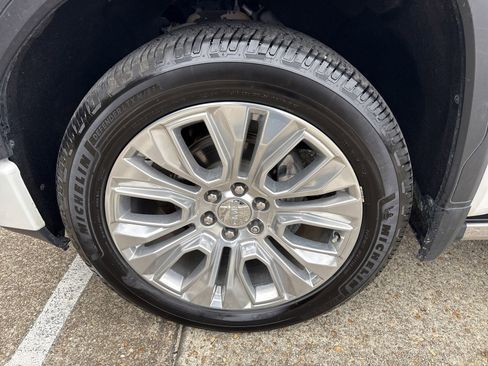 Used 2022 GMC Sierra 1500 Denali w/ Denali Premium Package image 10