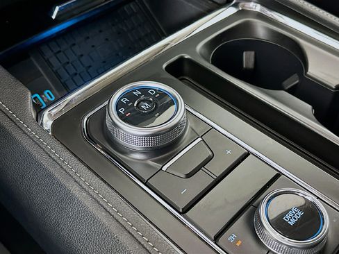 Used 2024 Ford Expedition Max XLT image 25