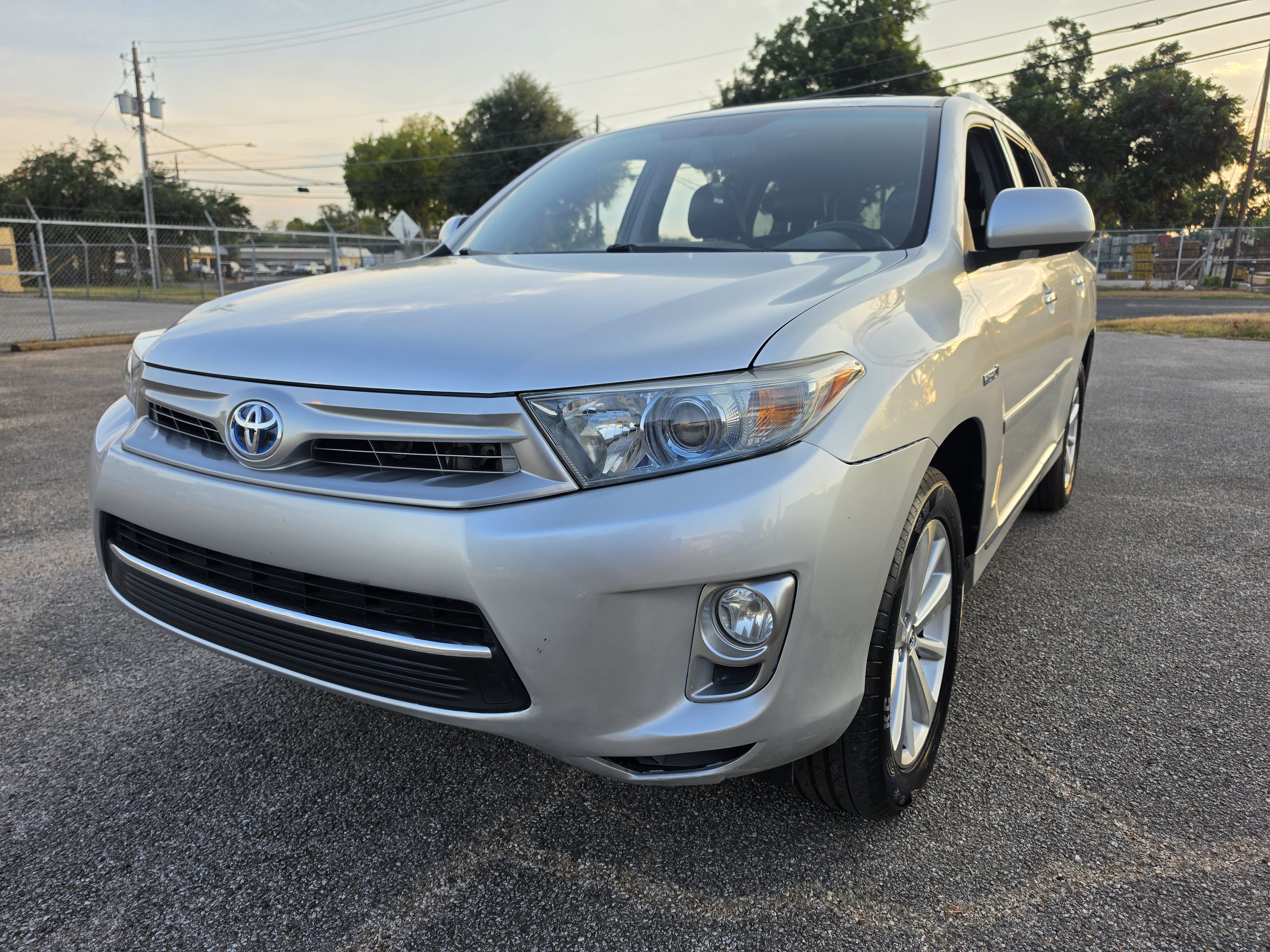 Used 2012 Toyota Highlander Limited AWD/4WD image 3