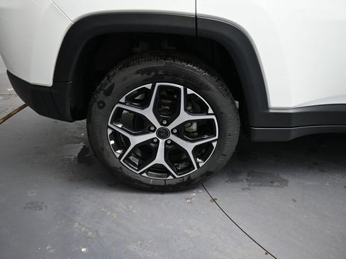 Used 2025 Jeep Compass Limited AWD/4WD image 17