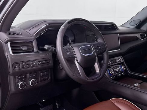 Used 2024 GMC Yukon Denali Ultimate AWD/4WD image 9