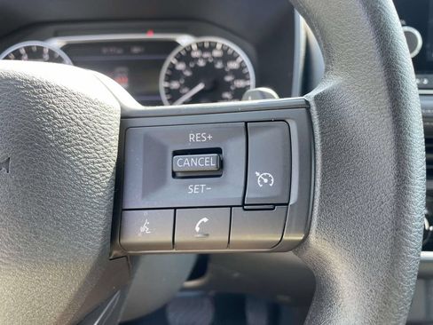 Used 2025 Nissan Rogue S FWD image 18