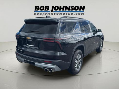 Used 2025 Chevrolet Traverse LT AWD/4WD image 7