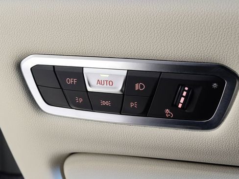 Used 2022 BMW X5 xDrive40i w/ Luxury Seating Package image 15